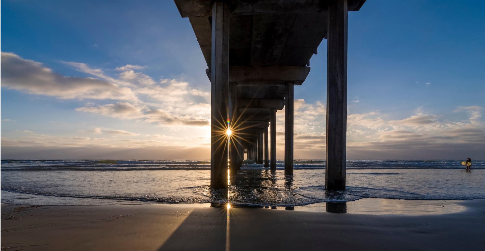 Scripps Pier at night